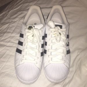 LIKE NEW ADIDAS SUPERSTARS SIZE 10